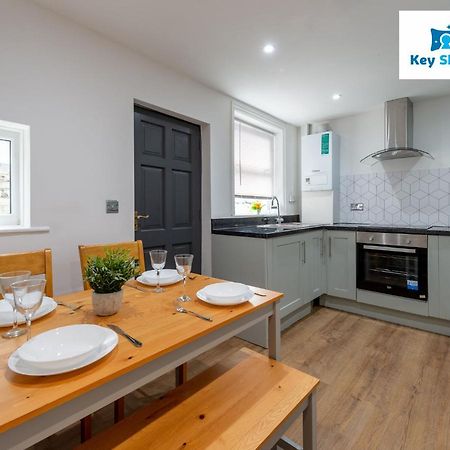Five Bedroom Spacious Modern House By Keysleeps Short Lets Workington Lake District Beach Eksteriør billede