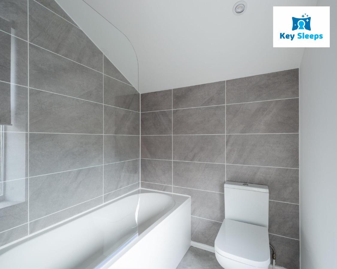 Five Bedroom Spacious Modern House By Keysleeps Short Lets Workington Lake District Beach Eksteriør billede